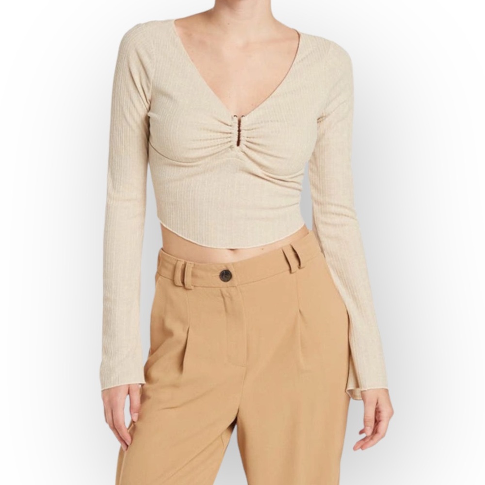 ASTR The Label Long Sleeved Crop Top with U-ring